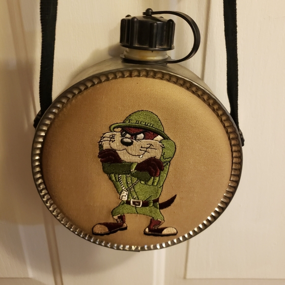 Vintage 1994 "Taz" Tasmanian Devil Canteen - Picture 2 of 8